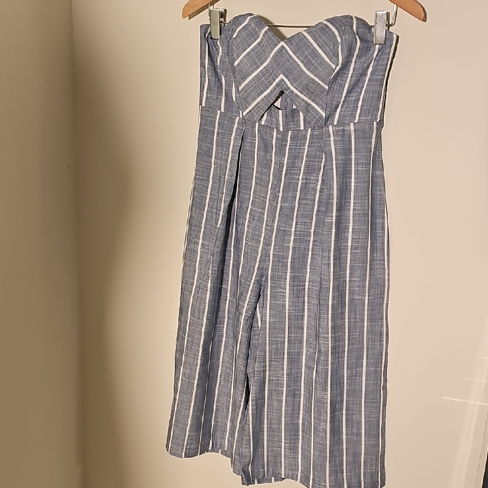 Universal Threads S8ize 6 Strapless Jump Suit. Wide Legs. GREAT  used Condition.